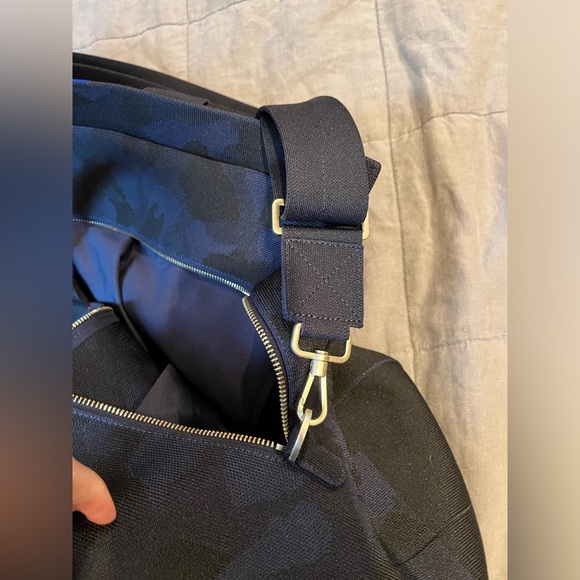 Rothy’s Weekender Bag Midnight Camo Navy - Picture 3 of 8